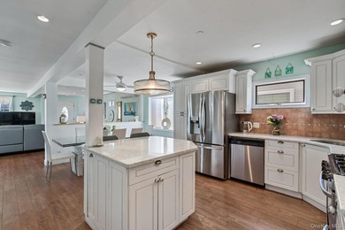 Discover Your Coastal Dream: Bay & Beach Views from this West - photo 8