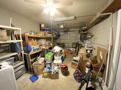 Stunning 3-bed, 2-bath pool home with a 1-car garage, ideally - photo 28