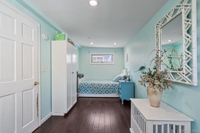 Discover Your Coastal Dream: Bay & Beach Views from this West - photo 10