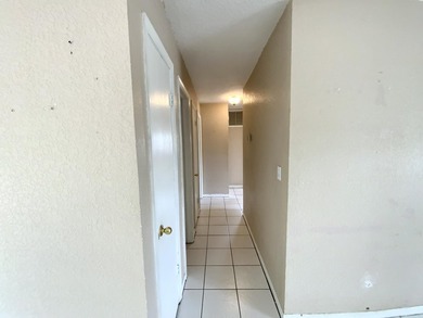 Stunning 3-bed, 2-bath pool home with a 1-car garage, ideally - photo 30