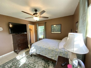 Stunning 3-bed, 2-bath pool home with a 1-car garage, ideally - photo 33
