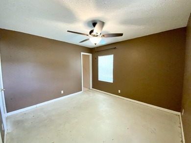 Stunning 3-bed, 2-bath pool home with a 1-car garage, ideally - photo 34