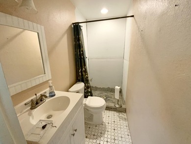 Stunning 3-bed, 2-bath pool home with a 1-car garage, ideally - photo 38