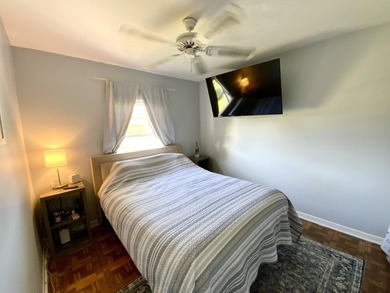 Stunning 3-bed, 2-bath pool home with a 1-car garage, ideally - photo 39