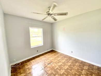 Stunning 3-bed, 2-bath pool home with a 1-car garage, ideally - photo 40