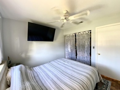Stunning 3-bed, 2-bath pool home with a 1-car garage, ideally - photo 41