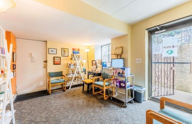 Spacious commercial condo unit over 1,160 sq.ft., featuring two - photo 3