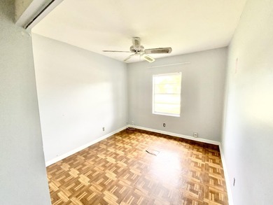 Stunning 3-bed, 2-bath pool home with a 1-car garage, ideally - photo 44