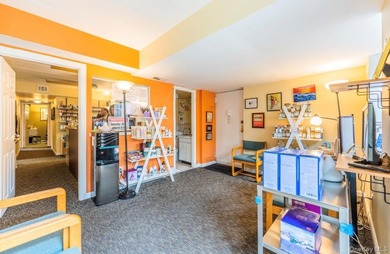 Spacious commercial condo unit over 1,160 sq.ft., featuring two - photo 5