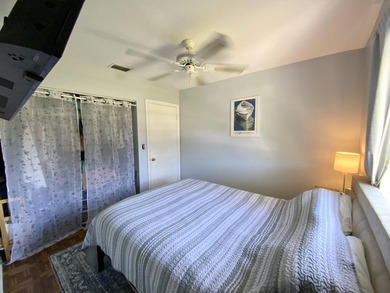 Stunning 3-bed, 2-bath pool home with a 1-car garage, ideally - photo 45