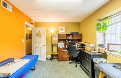 Spacious commercial condo unit over 1,160 sq.ft., featuring two - photo 10