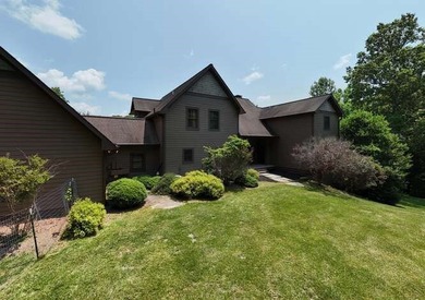 Fabulous Mountain Country Estate | 5 BR | 4.5 BA | Nearly 10 - photo 4