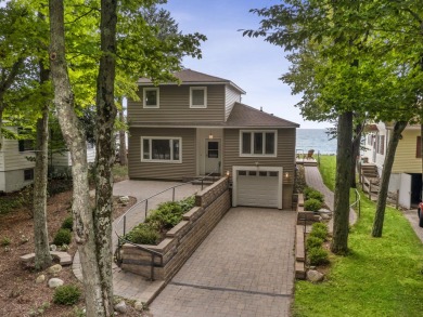 Lake Home For Sale in Arcadia, Michigan
