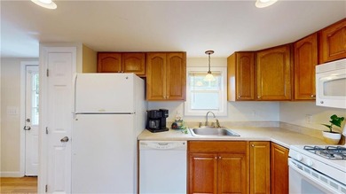 Welcome to easy, low-maintenance living in this well-kept 1985 - photo 11
