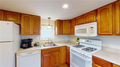 Welcome to easy, low-maintenance living in this well-kept 1985 - photo 13