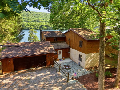 3 bedroom Lakefront Contemporary on Power-boating Lake! - photo 3