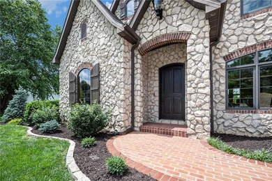 Situated on just under 2 private acres in a quiet cul-de-sac - photo 5
