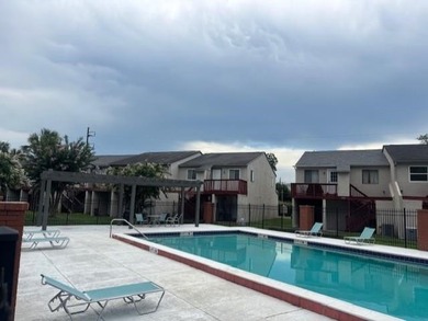 Updated 2/2.5 townhome walking/biking distance to - photo 27