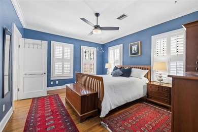 Perfectly positioned in the heart of Historic Hyde Park this - photo 7