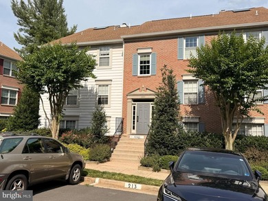 This beautiful condo is nestled in the heart of Fairfax - photo 4