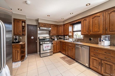 Welcome to this beautifully maintained 2-bedroom, 1.5-bath home - photo 17