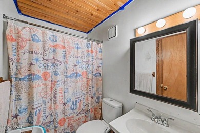 Beautifully updated 3BR/3BA home situated on over an acre in - photo 29