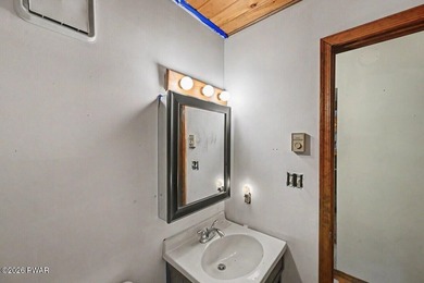 Beautifully updated 3BR/3BA home situated on over an acre in - photo 31