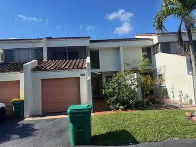 Welcome to this stunning and spacious 3-bedroom, 2.5-bathroom - photo 2