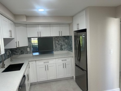 Welcome to this stunning and spacious 3-bedroom, 2.5-bathroom - photo 7