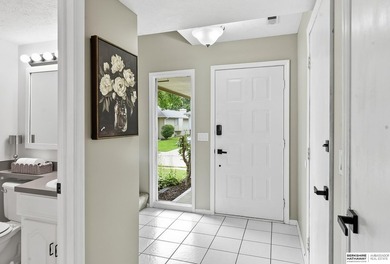 Unique tri-level floor plan with vaulted ceiling, roof line - photo 8