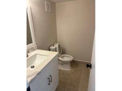 Welcome to this stunning and spacious 3-bedroom, 2.5-bathroom - photo 10