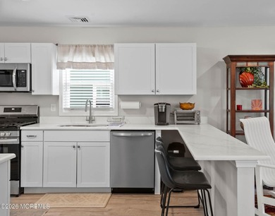 Picture-perfect and move-in ready, this beautifully renovated - photo 7