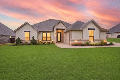 New construction by Al Couto Homes in the gated golf course - photo 1