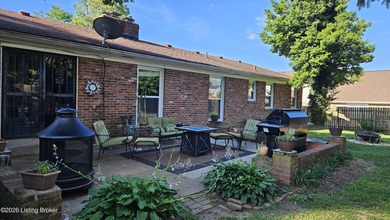 Fabulous Brick Ranch w/ HUGE FINISHED BASEMENT & Over 2400 Sq Ft - photo 3