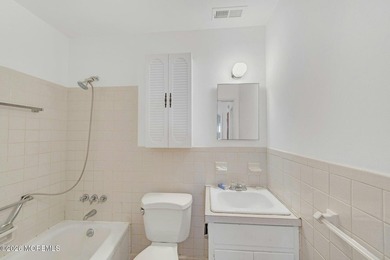Bright and inviting, this two-bedroom, one-bath home in Cedar - photo 18