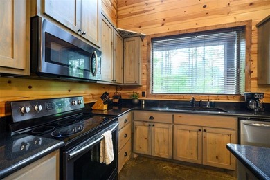 Welcome to Whiskey Business, a stunning luxury cabin located in - photo 5