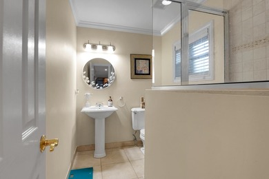 Beautifully updated and spacious townhome in the heart of - photo 10