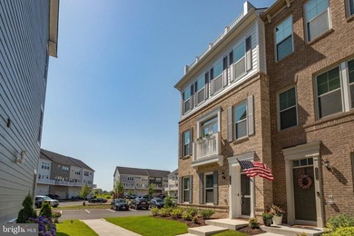 VA ASSUMABLE LOAN! Best 4 bed/3.5 bath, 4 level end-unit value - photo 3