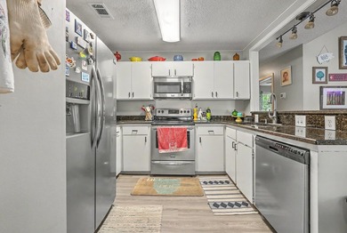 Welcome home to this beautifully updated 2-bedroom, 2-bath - photo 10