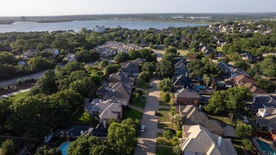 Privacy, mature trees, and a peaceful setting are becoming - photo 4