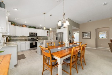 WOW, this villa has it all - Central location *between the - photo 14