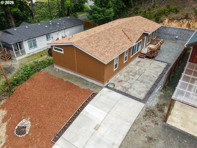 Brand new and never lived in, this 2025 manufactured home is - photo 2