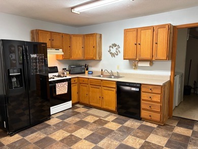 Perfect time for a new home! Enjoy lake living with this - photo 11
