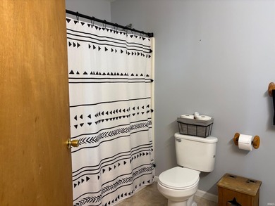 Perfect time for a new home! Enjoy lake living with this - photo 16