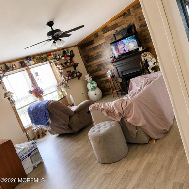 Welcome to this well-maintained 4-bedroom, 2-full-bath home in - photo 9