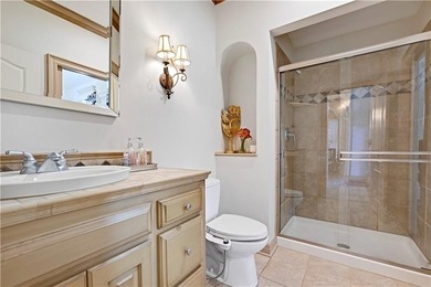 Meticulously maintained, maintenance-provided villa in the - photo 11