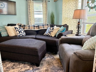Come view this sunshine yellow cottage located in Ramblers Rest - photo 11