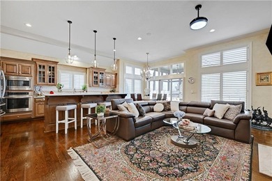 Meticulously maintained, maintenance-provided villa in the - photo 12