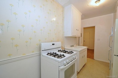 Great opportunity to own a two-bedroom co-op in sought-after - photo 14