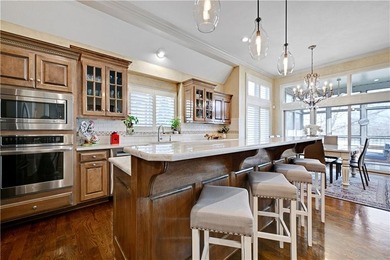 Meticulously maintained, maintenance-provided villa in the - photo 15